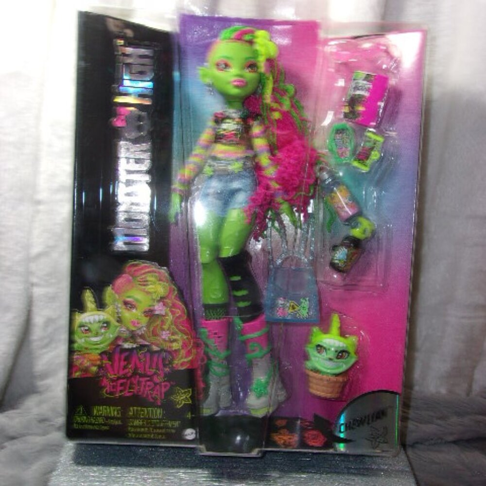 T-114 (NIP) MONSTER HIGH VENUS MCFLYTRAP WITH CHEWLIAN DOLL